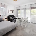 Awesome In With Swimming Pool Apartman