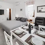 Apartman Awesome In With Swimming Pool Porec